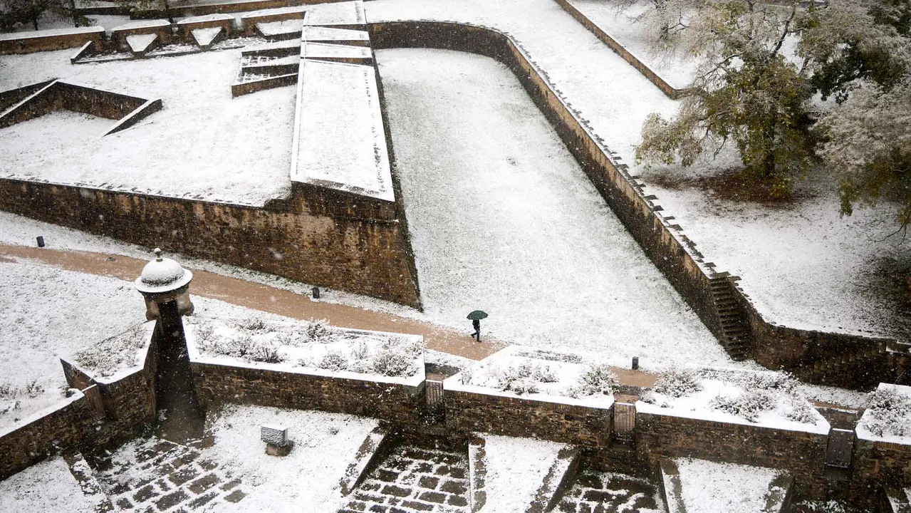 Nieve en Pamplona. IÑIGO ALZUGARAY