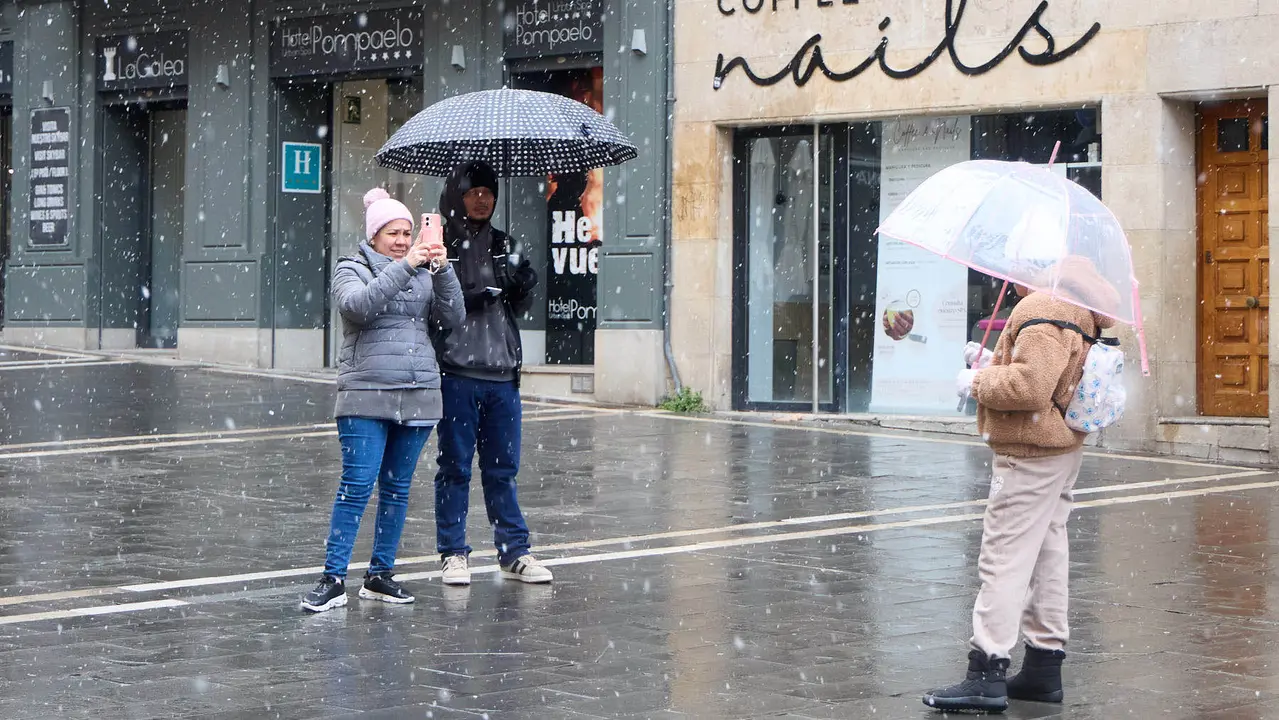 Nieve en Pamplona. IÑIGO ALZUGARAY