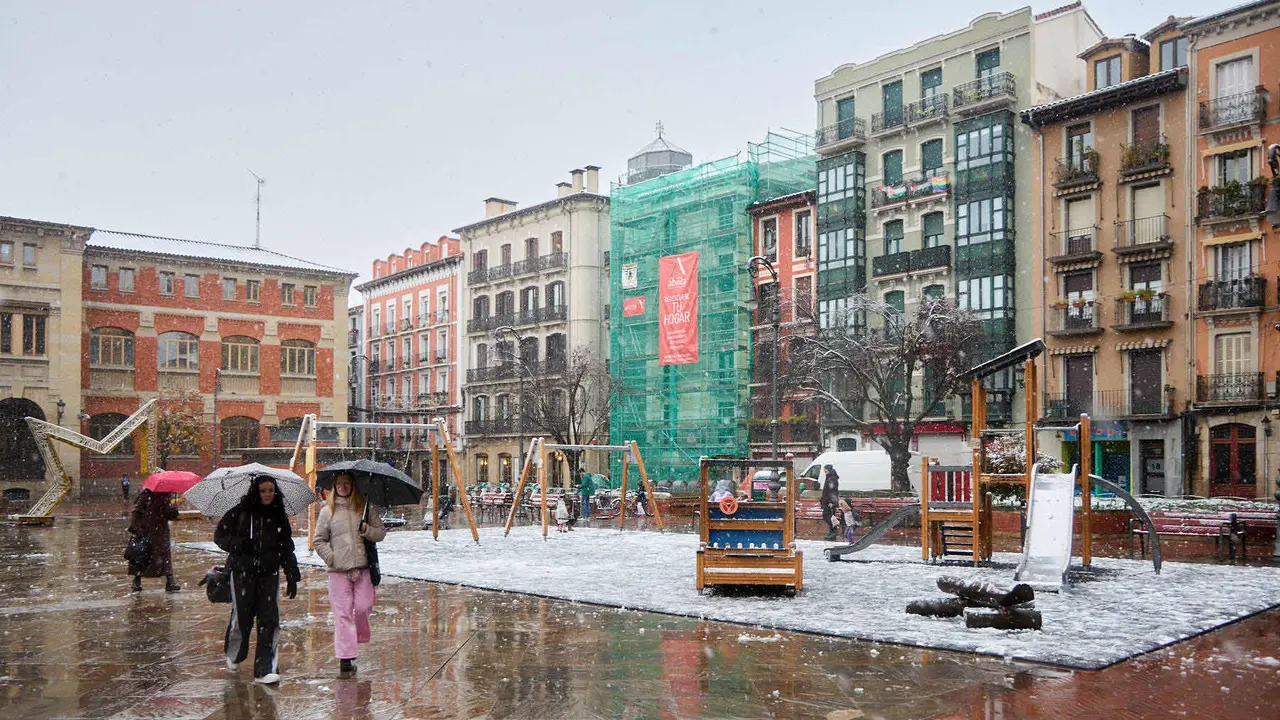 Nieve en Pamplona. IÑIGO ALZUGARAY