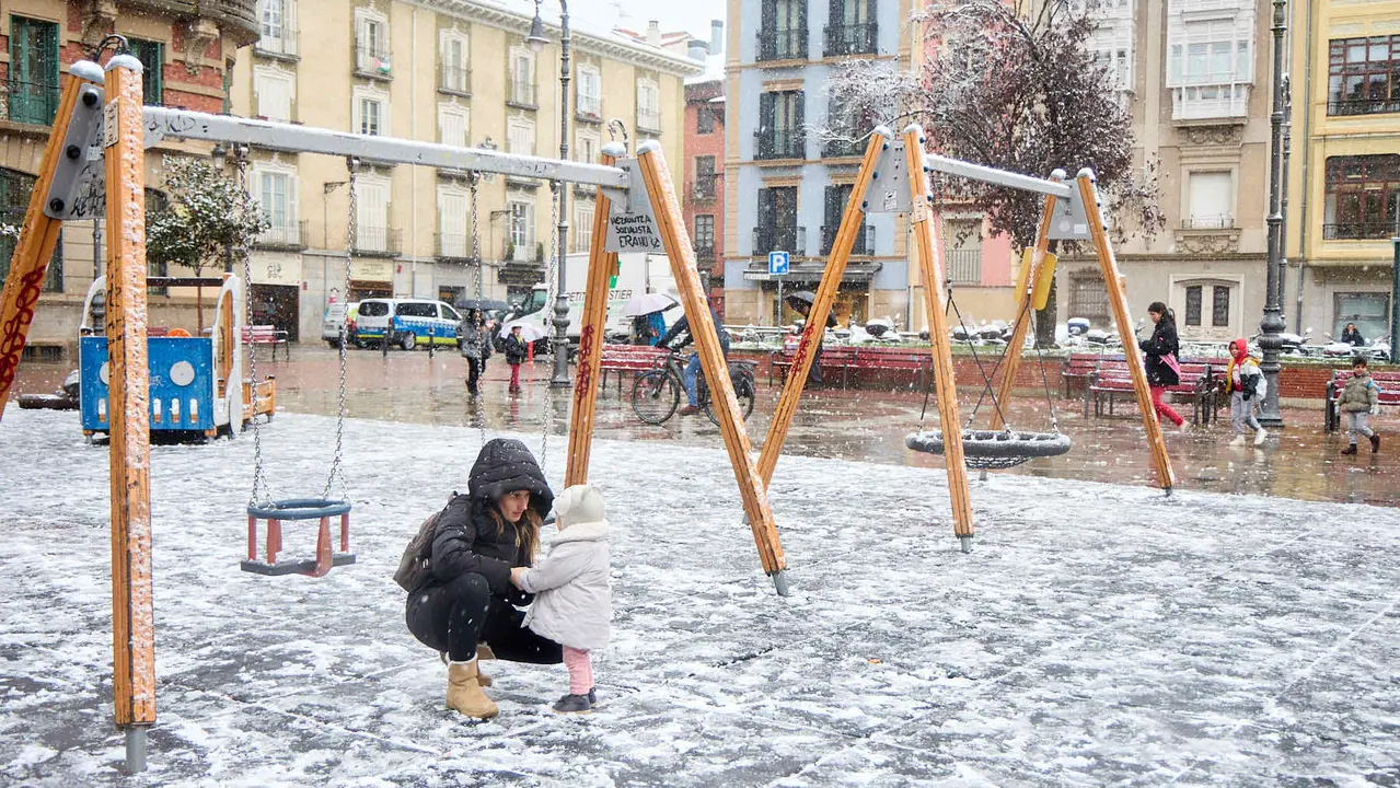 Nieve en Pamplona. IÑIGO ALZUGARAY