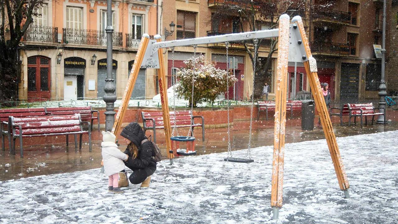 Nieve en Pamplona. IÑIGO ALZUGARAY