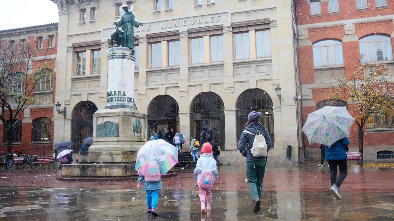 Nieve en Pamplona. IÑIGO ALZUGARAY