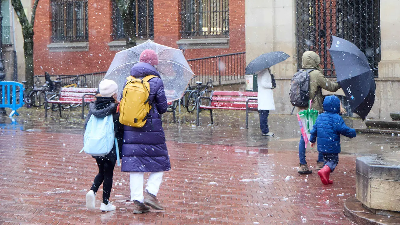 Nieve en Pamplona. IÑIGO ALZUGARAY