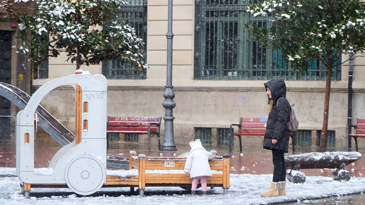 Nieve en Pamplona. IÑIGO ALZUGARAY