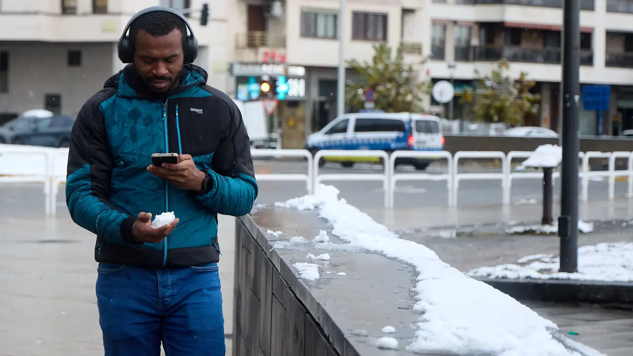 Nieve en Pamplona. IÑIGO ALZUGARAY