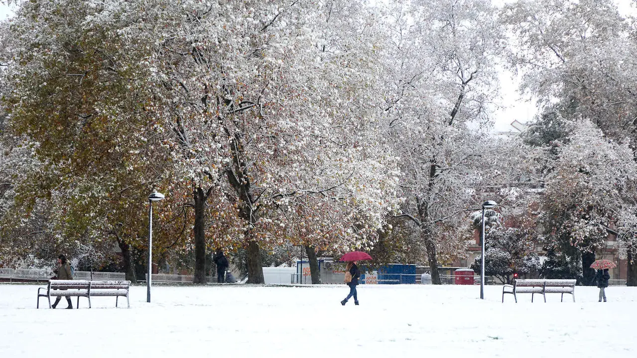 Nieve en Pamplona. IÑIGO ALZUGARAY