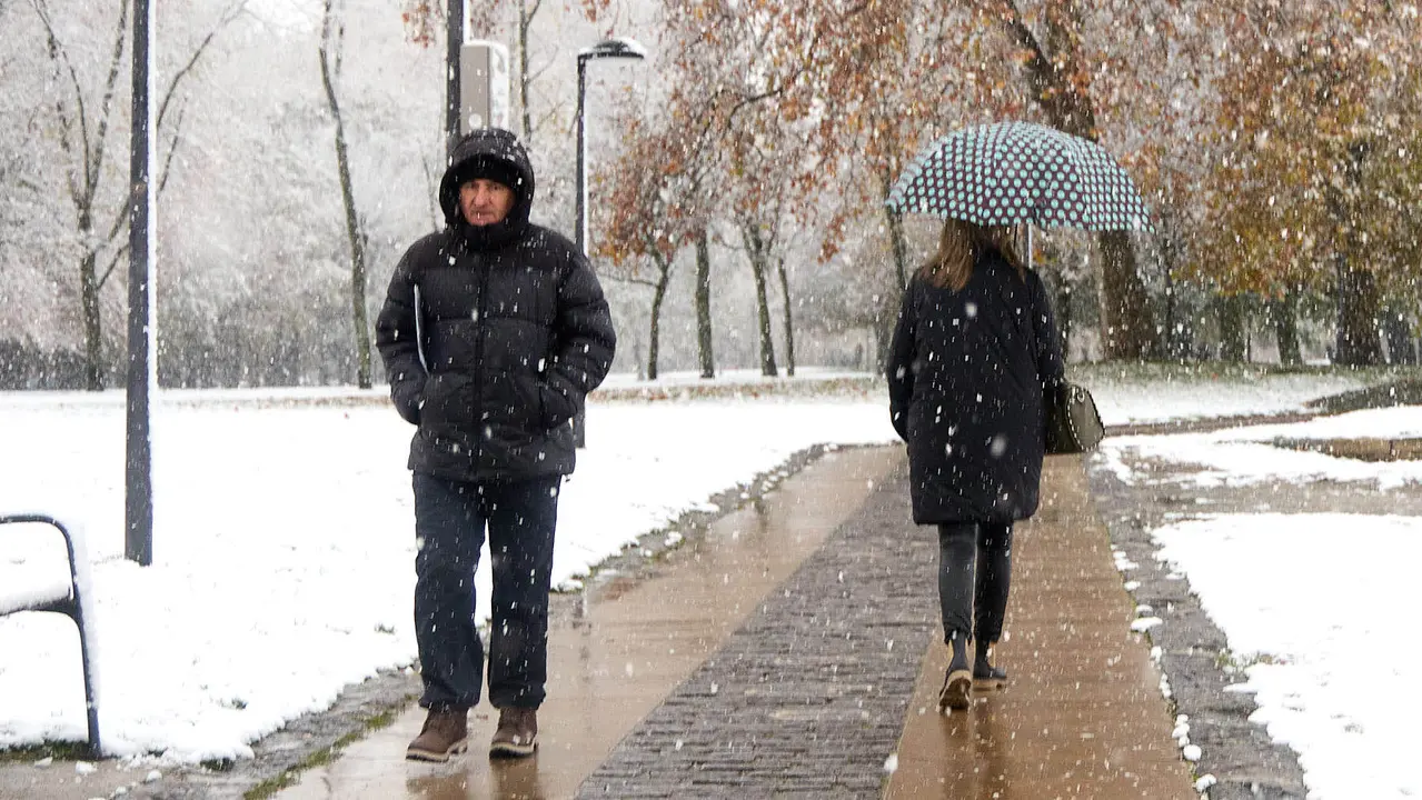 Nieve en Pamplona. IÑIGO ALZUGARAY