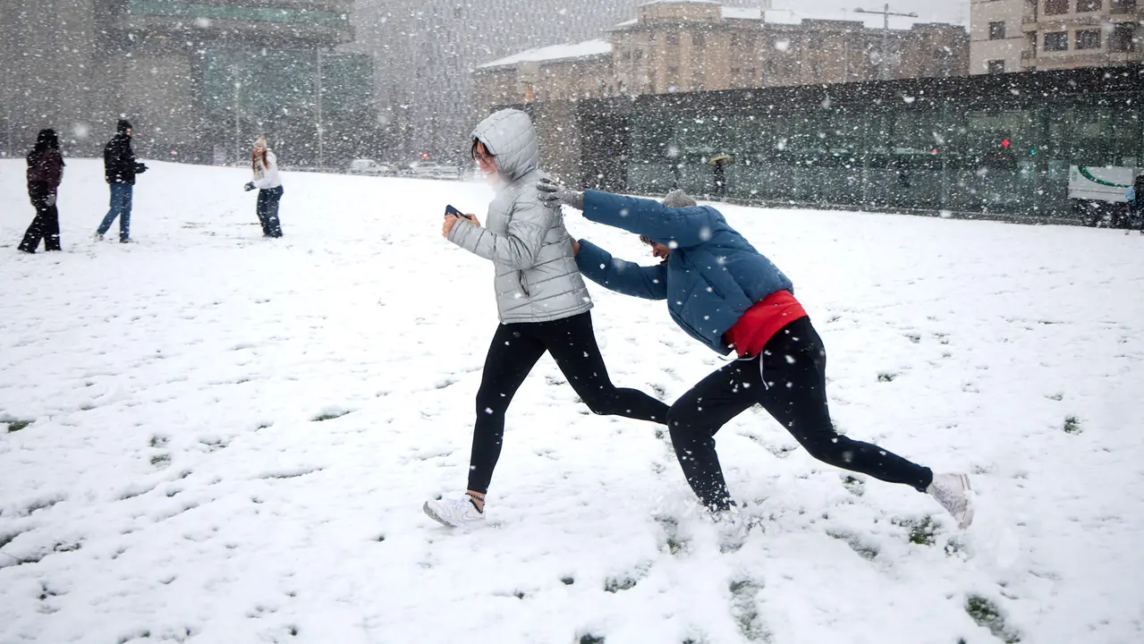 Nieve en Pamplona. IÑIGO ALZUGARAY