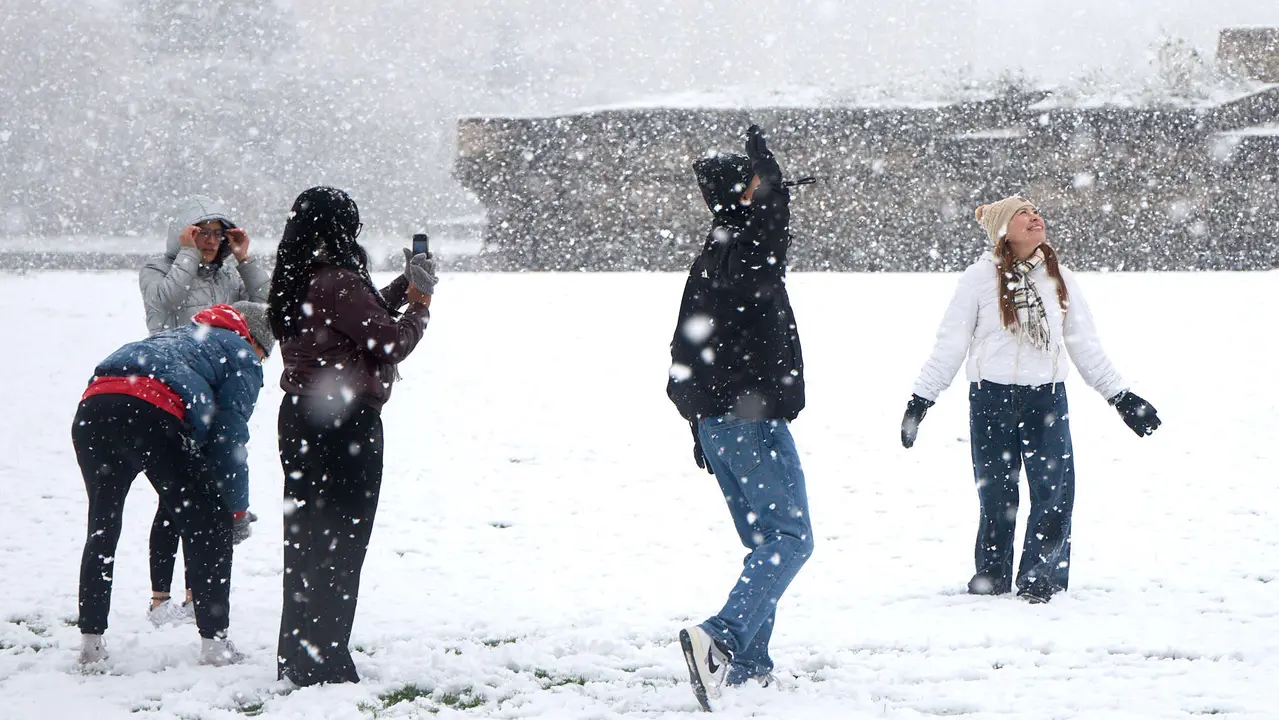 Nieve en Pamplona. IÑIGO ALZUGARAY