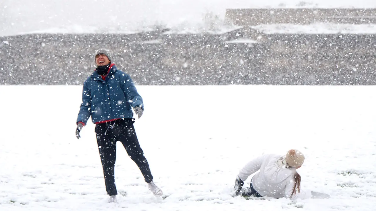 Nieve en Pamplona. IÑIGO ALZUGARAY