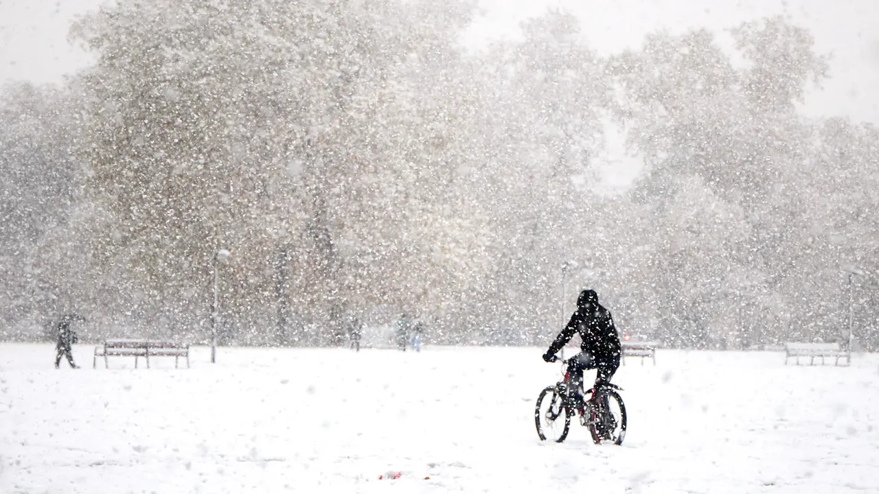 Nieve en Pamplona. IÑIGO ALZUGARAY