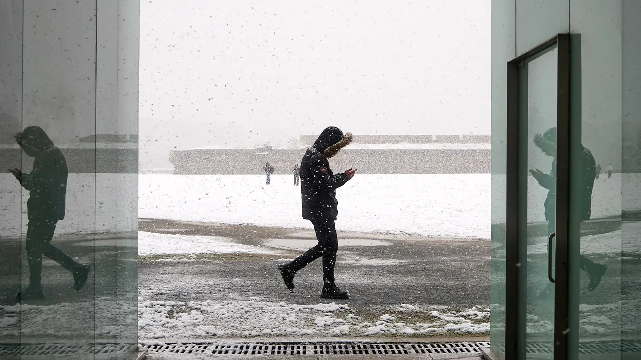 Nieve en Pamplona. IÑIGO ALZUGARAY