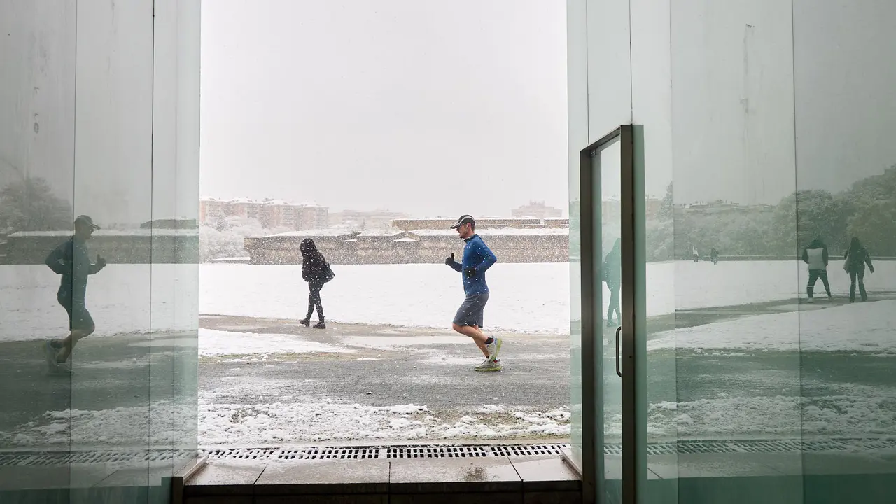 Nieve en Pamplona. IÑIGO ALZUGARAY