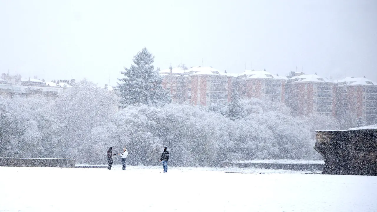 Nieve en Pamplona. IÑIGO ALZUGARAY