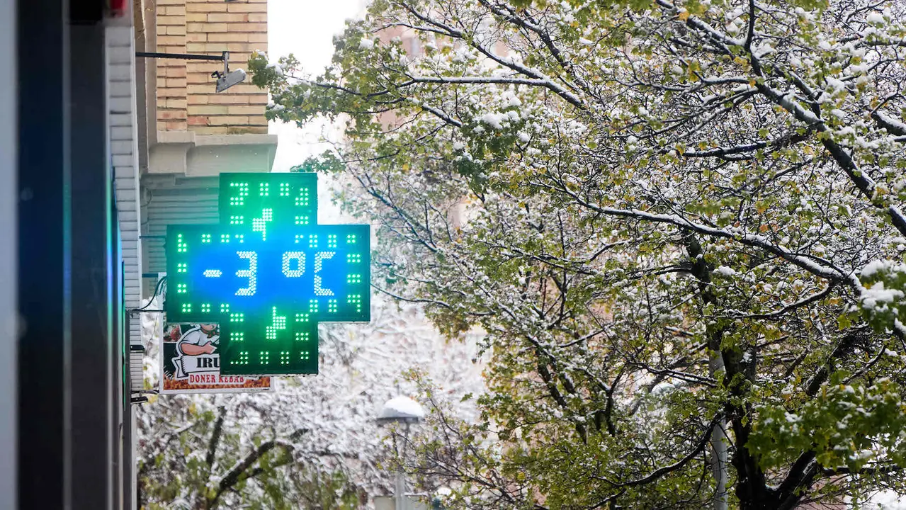 Nieve en Pamplona. IÑIGO ALZUGARAY