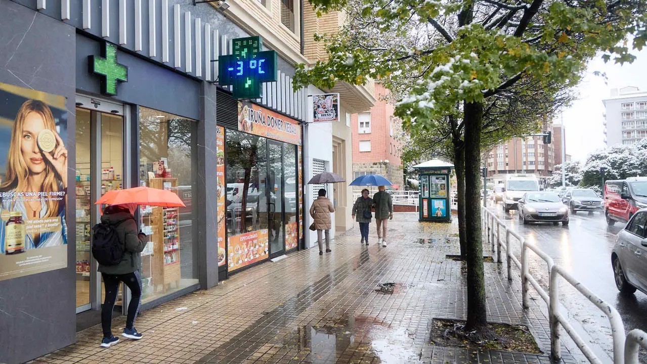 Nieve en Pamplona. IÑIGO ALZUGARAY