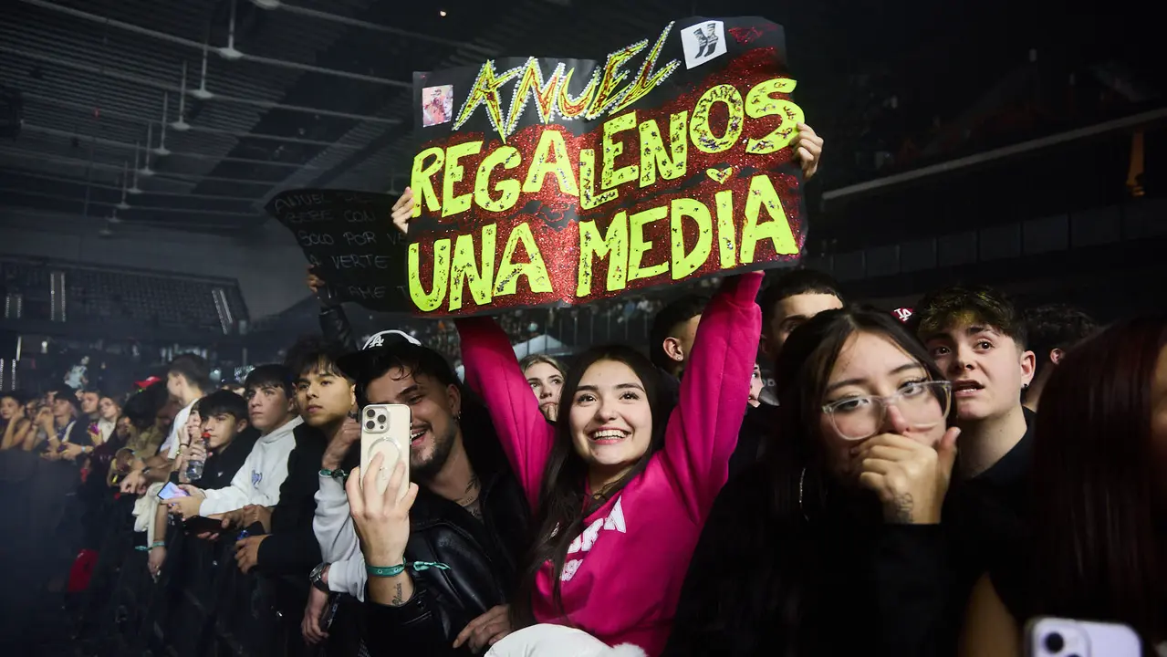 Concierto del cantante y compositor puertorriqueño de reguetón y trap latino Anuel AA en el pabellón Navarra Arena de Pamplona dentro de su gira Europe Tour 2025. IÑIGO ALZUGARAY