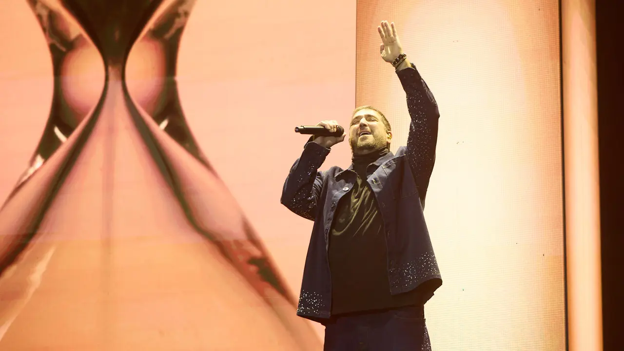 Concierto de Antonio Orozco en el Pabellón Navarra Arena de Pamplona dentro de su tour 'La Gira de Mi Vida' con la que el cantante y compositor conmemora sus 25 años de trayectoria musical. IÑIGO ALZUGARAY