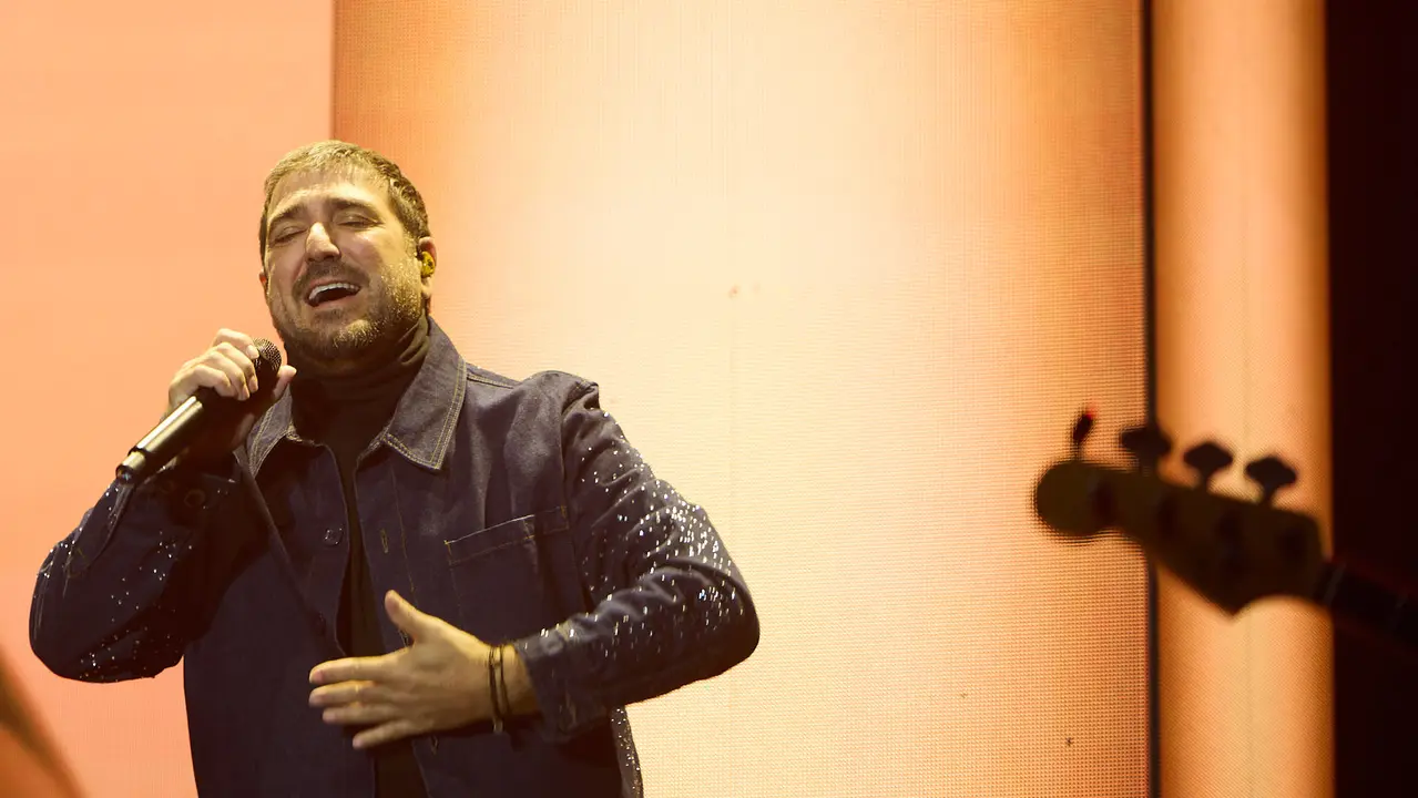 Concierto de Antonio Orozco en el Pabellón Navarra Arena de Pamplona dentro de su tour 'La Gira de Mi Vida' con la que el cantante y compositor conmemora sus 25 años de trayectoria musical. IÑIGO ALZUGARAY