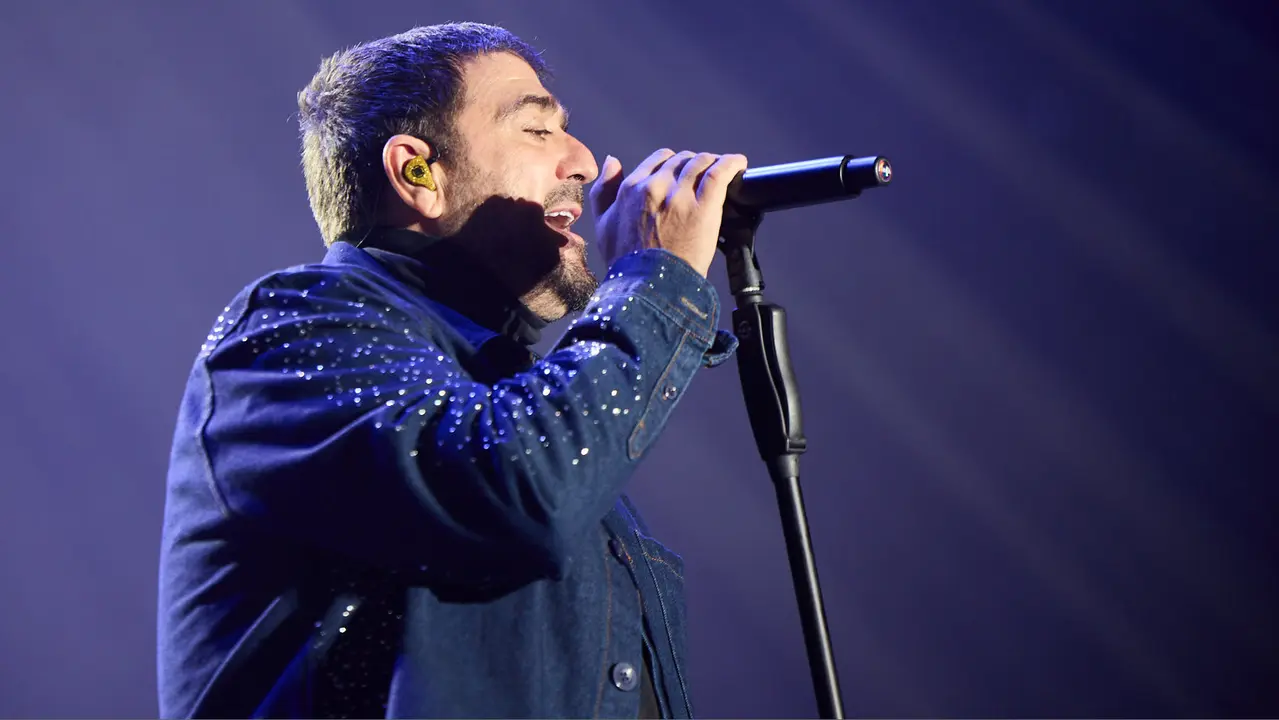 Concierto de Antonio Orozco en el Pabellón Navarra Arena de Pamplona dentro de su tour 'La Gira de Mi Vida' con la que el cantante y compositor conmemora sus 25 años de trayectoria musical. IÑIGO ALZUGARAY