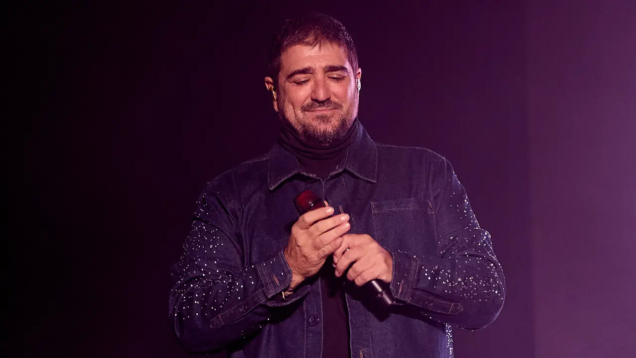 Concierto de Antonio Orozco en el Pabellón Navarra Arena de Pamplona dentro de su tour 'La Gira de Mi Vida' con la que el cantante y compositor conmemora sus 25 años de trayectoria musical. IÑIGO ALZUGARAY