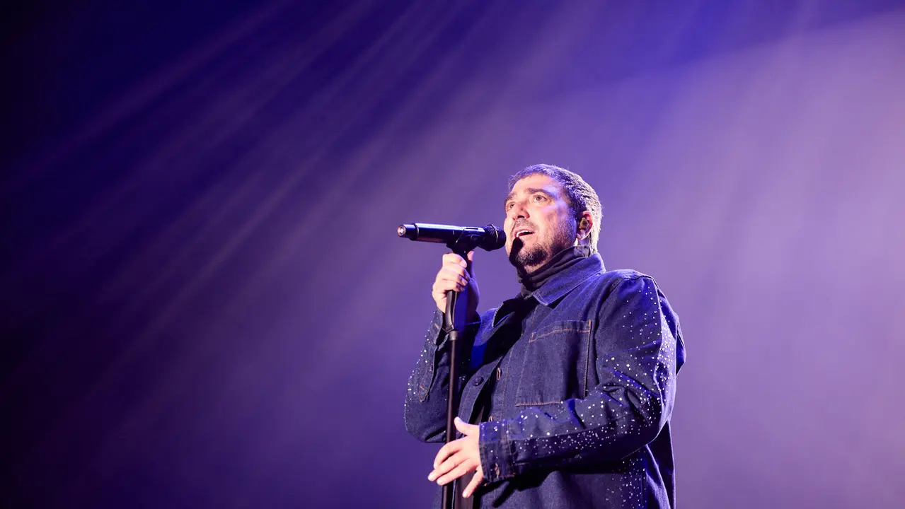 Concierto de Antonio Orozco en el Pabellón Navarra Arena de Pamplona dentro de su tour 'La Gira de Mi Vida' con la que el cantante y compositor conmemora sus 25 años de trayectoria musical. IÑIGO ALZUGARAY