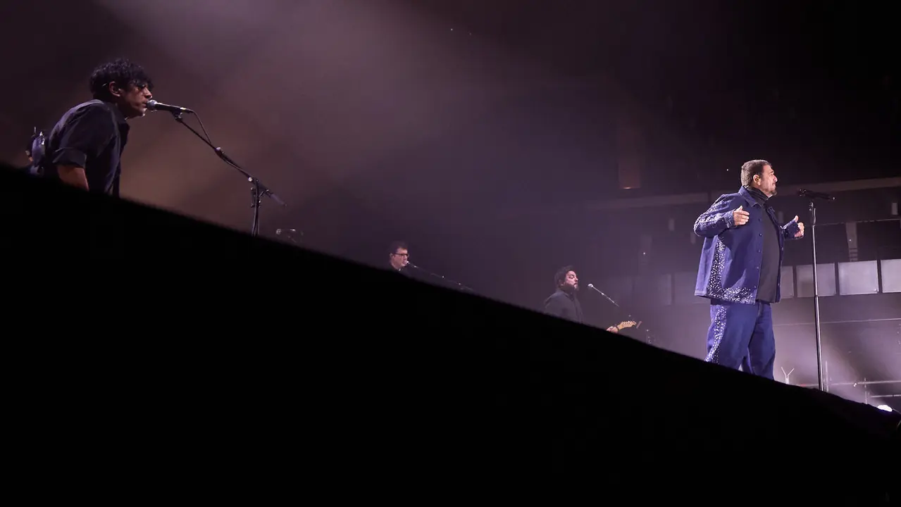 Concierto de Antonio Orozco en el Pabellón Navarra Arena de Pamplona dentro de su tour 'La Gira de Mi Vida' con la que el cantante y compositor conmemora sus 25 años de trayectoria musical. IÑIGO ALZUGARAY