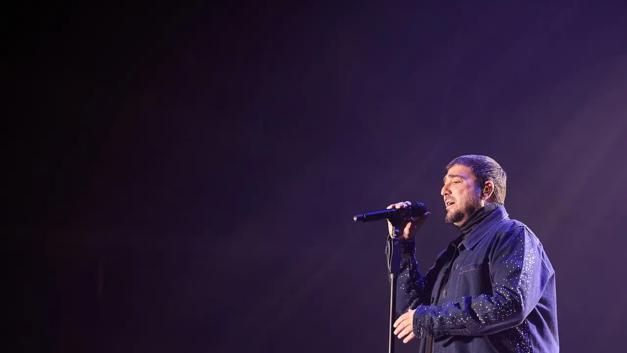 Concierto de Antonio Orozco en el Pabellón Navarra Arena de Pamplona dentro de su tour 'La Gira de Mi Vida' con la que el cantante y compositor conmemora sus 25 años de trayectoria musical. IÑIGO ALZUGARAY