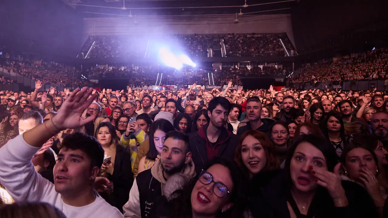 Concierto de Antonio Orozco en el Pabellón Navarra Arena de Pamplona dentro de su tour 'La Gira de Mi Vida' con la que el cantante y compositor conmemora sus 25 años de trayectoria musical. IÑIGO ALZUGARAY