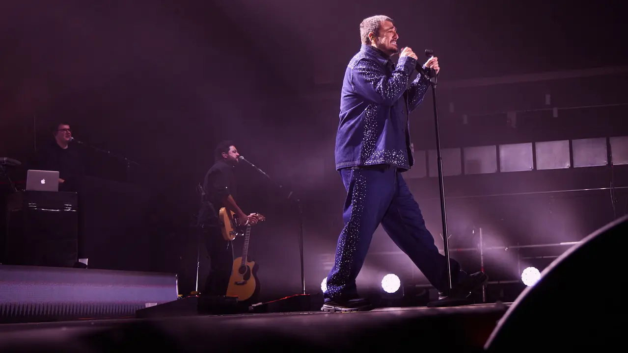 Concierto de Antonio Orozco en el Pabellón Navarra Arena de Pamplona dentro de su tour 'La Gira de Mi Vida' con la que el cantante y compositor conmemora sus 25 años de trayectoria musical. IÑIGO ALZUGARAY