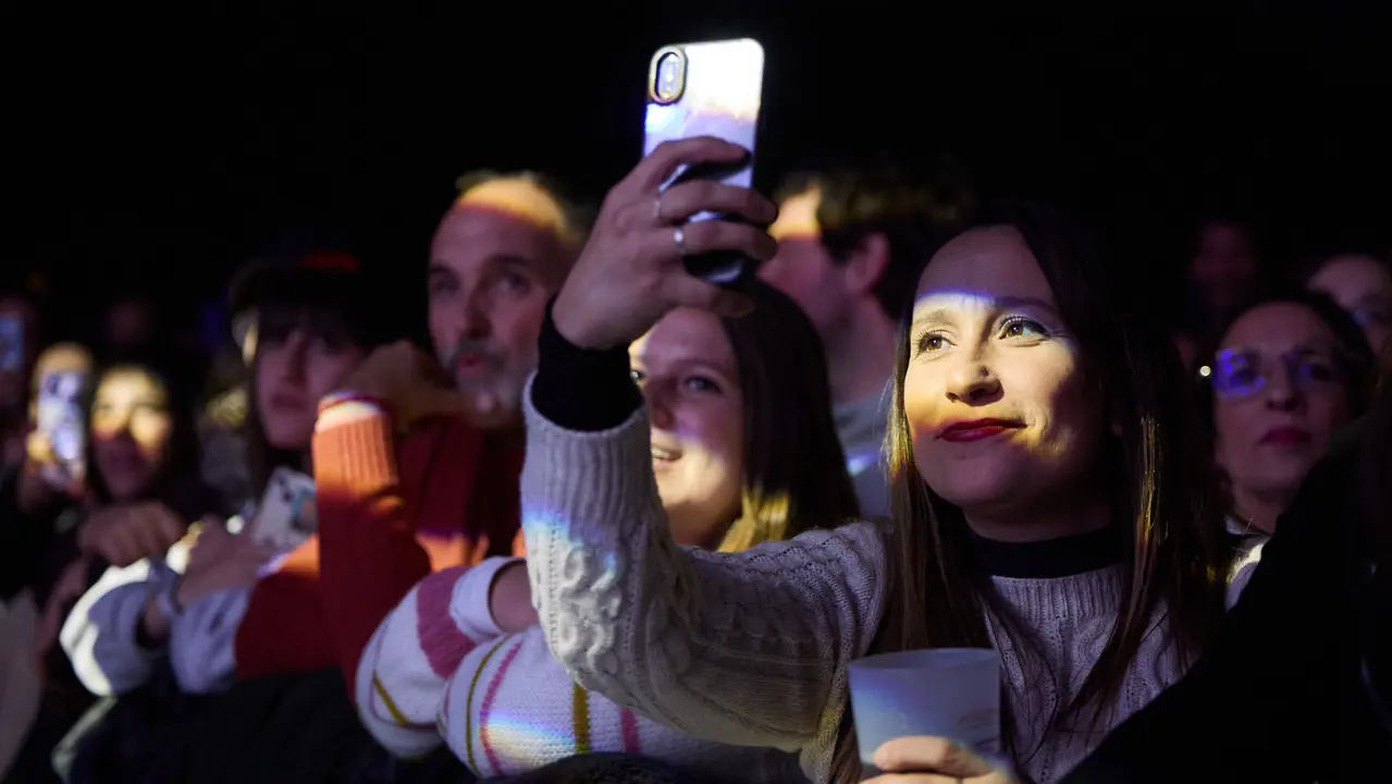 Concierto de Antonio Orozco en el Pabellón Navarra Arena de Pamplona dentro de su tour 'La Gira de Mi Vida' con la que el cantante y compositor conmemora sus 25 años de trayectoria musical. IÑIGO ALZUGARAY