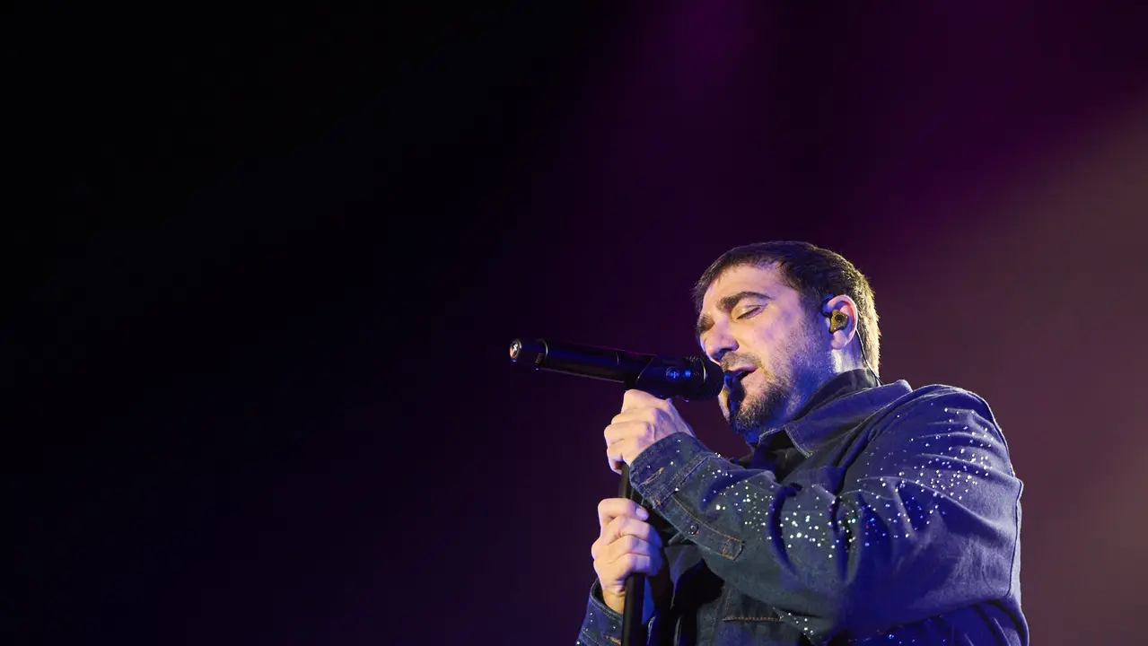 Concierto de Antonio Orozco en el Pabellón Navarra Arena de Pamplona dentro de su tour 'La Gira de Mi Vida' con la que el cantante y compositor conmemora sus 25 años de trayectoria musical. IÑIGO ALZUGARAY