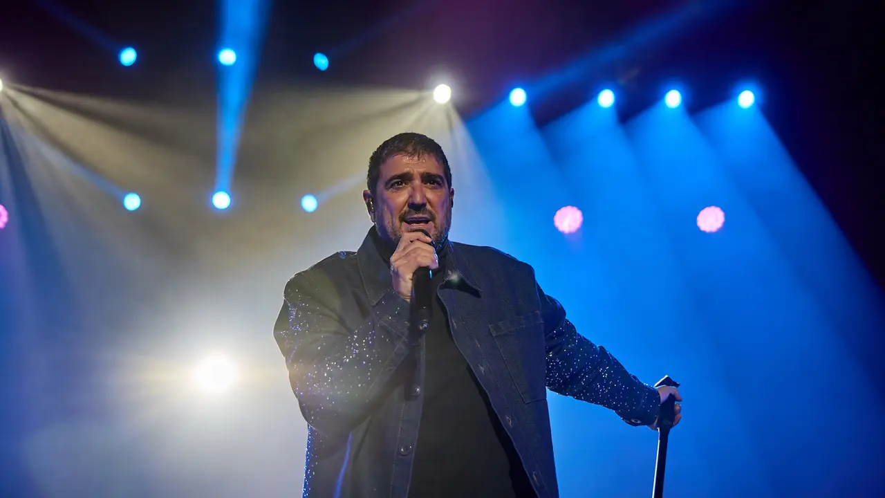 Concierto de Antonio Orozco en el Pabellón Navarra Arena de Pamplona dentro de su tour 'La Gira de Mi Vida' con la que el cantante y compositor conmemora sus 25 años de trayectoria musical. IÑIGO ALZUGARAY
