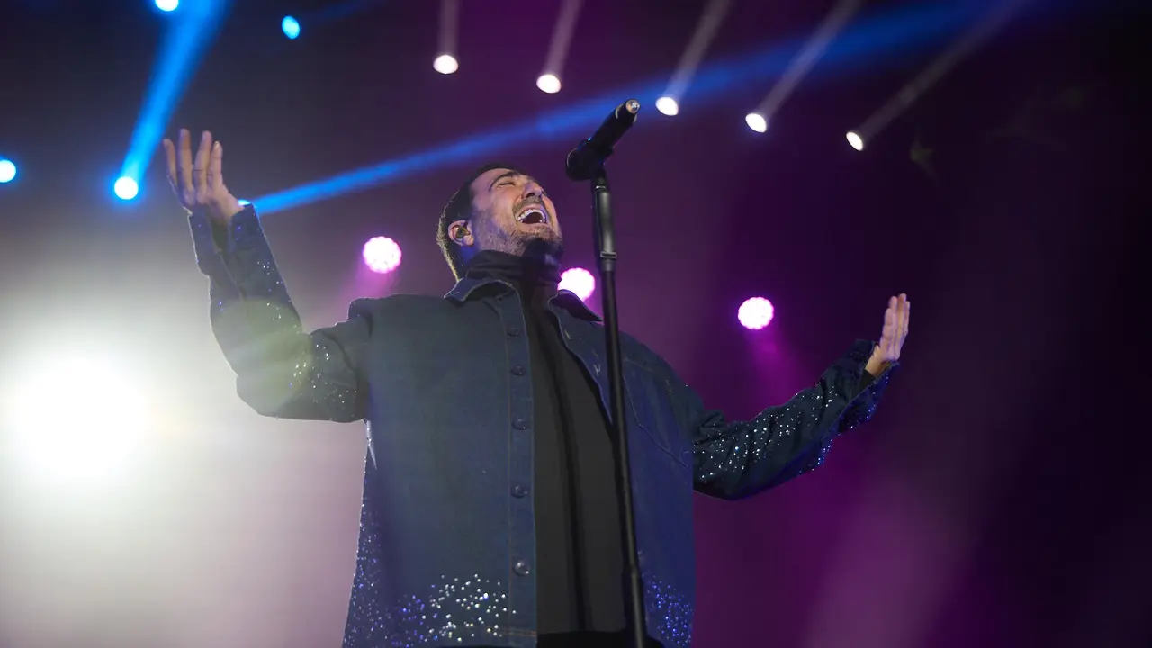 Concierto de Antonio Orozco en el Pabellón Navarra Arena de Pamplona dentro de su tour 'La Gira de Mi Vida' con la que el cantante y compositor conmemora sus 25 años de trayectoria musical. IÑIGO ALZUGARAY