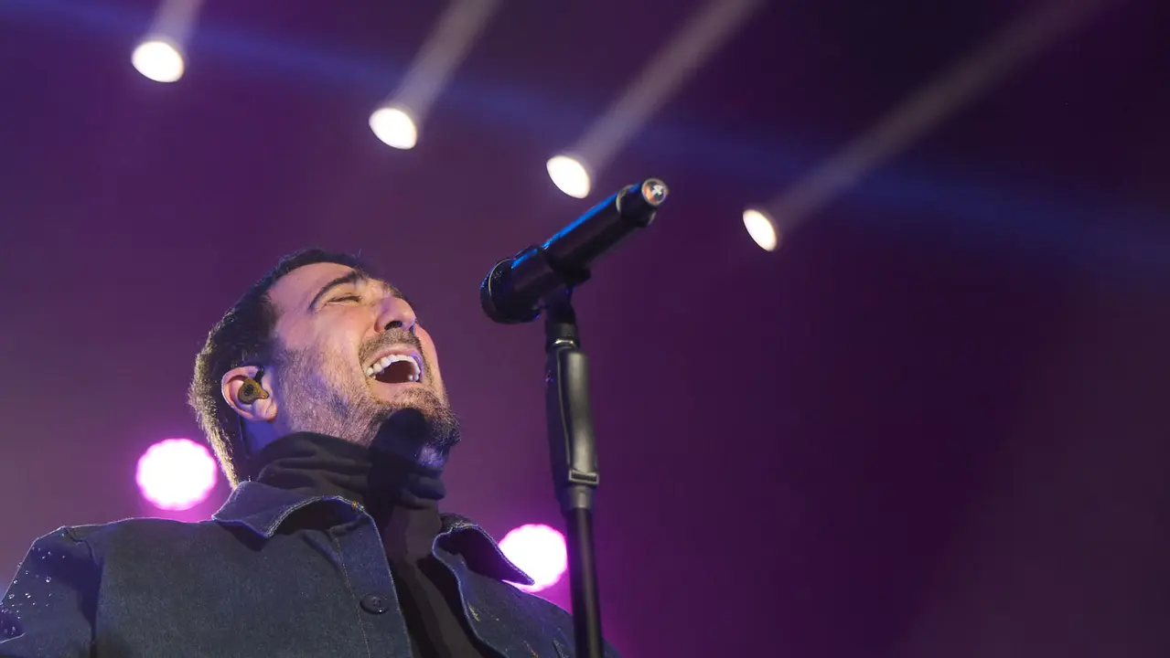 Concierto de Antonio Orozco en el Pabellón Navarra Arena de Pamplona dentro de su tour 'La Gira de Mi Vida' con la que el cantante y compositor conmemora sus 25 años de trayectoria musical. IÑIGO ALZUGARAY