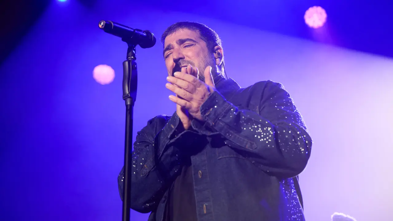 Concierto de Antonio Orozco en el Pabellón Navarra Arena de Pamplona dentro de su tour 'La Gira de Mi Vida' con la que el cantante y compositor conmemora sus 25 años de trayectoria musical. IÑIGO ALZUGARAY