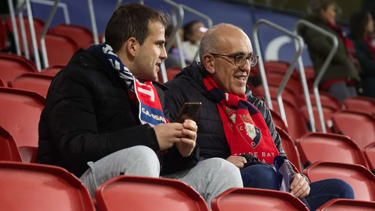 La grada del estadio de El Sadar durante el partido de La Liga EA Sports entre CA Osasuna y Real Sociedad disputado en Pamplona. IÑIGO ALZUGARAY