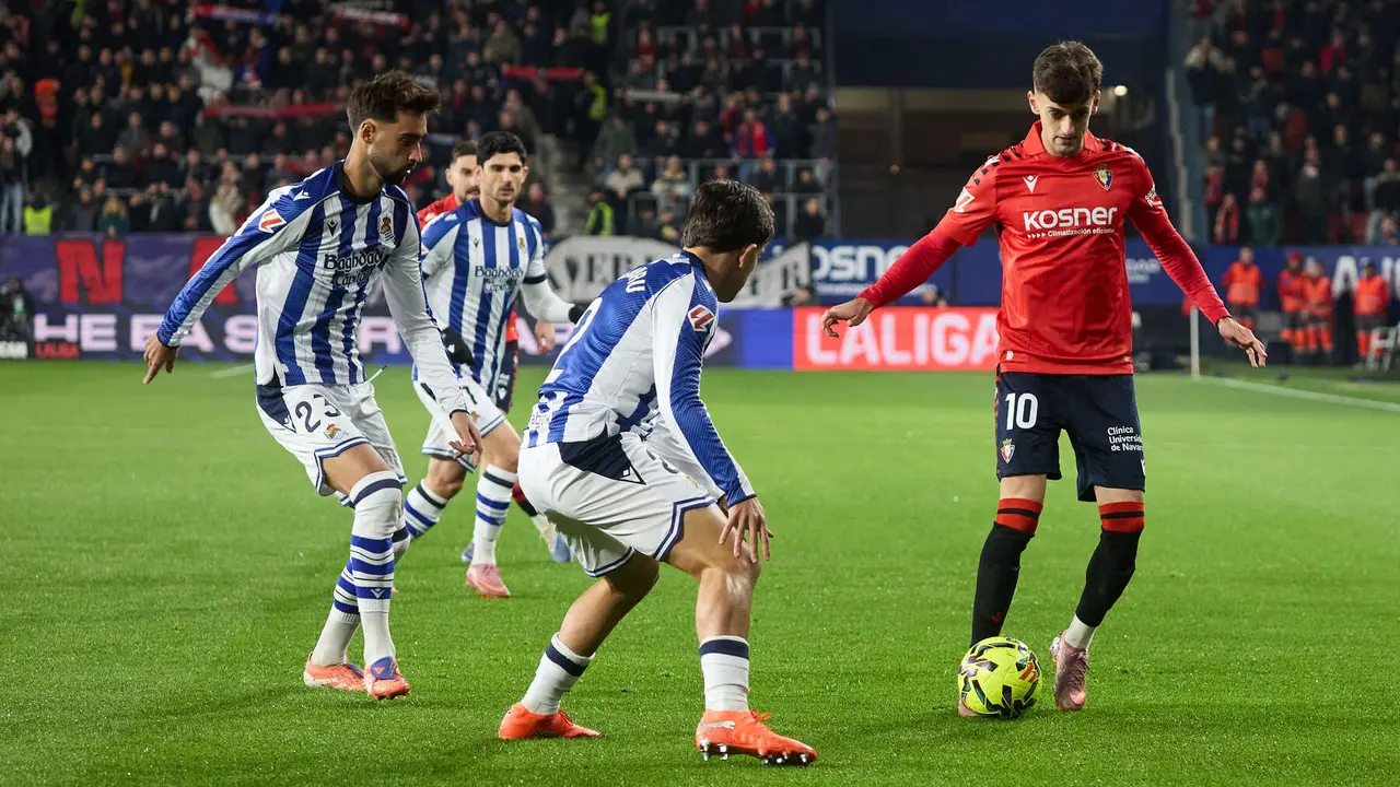 Partido de La Liga EA Sports entre CA Osasuna y Real Sociedad disputado en el estadio de El Sadar en Pamplona. IÑIGO ALZUGARAY
