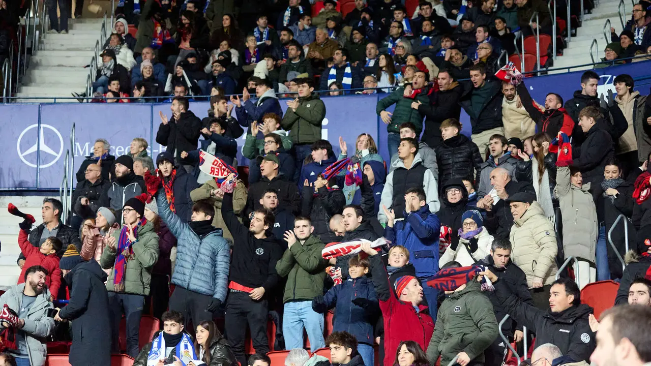 La grada del estadio de El Sadar durante el partido de La Liga EA Sports entre CA Osasuna y Real Sociedad disputado en Pamplona. IÑIGO ALZUGARAY