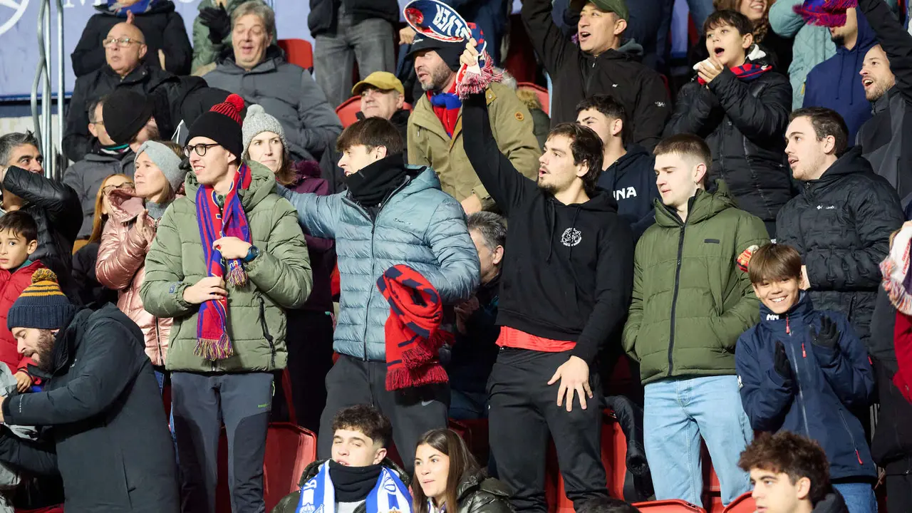 La grada del estadio de El Sadar durante el partido de La Liga EA Sports entre CA Osasuna y Real Sociedad disputado en Pamplona. IÑIGO ALZUGARAY