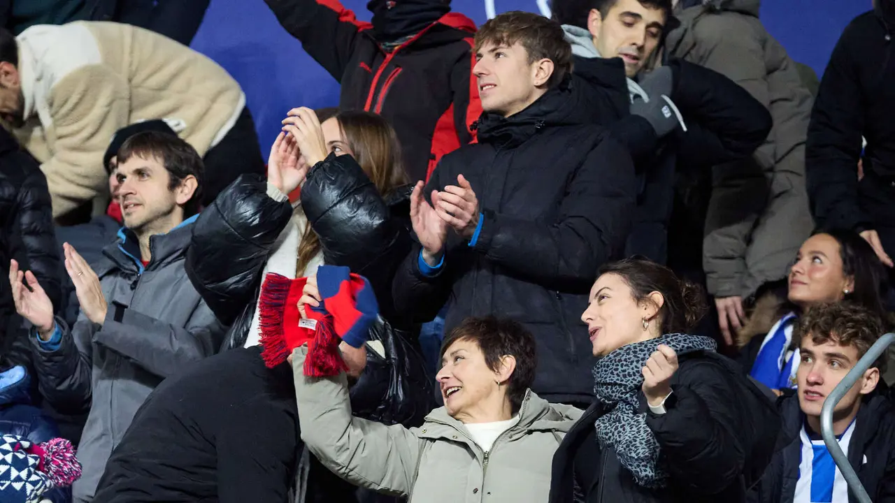 La grada del estadio de El Sadar durante el partido de La Liga EA Sports entre CA Osasuna y Real Sociedad disputado en Pamplona. IÑIGO ALZUGARAY