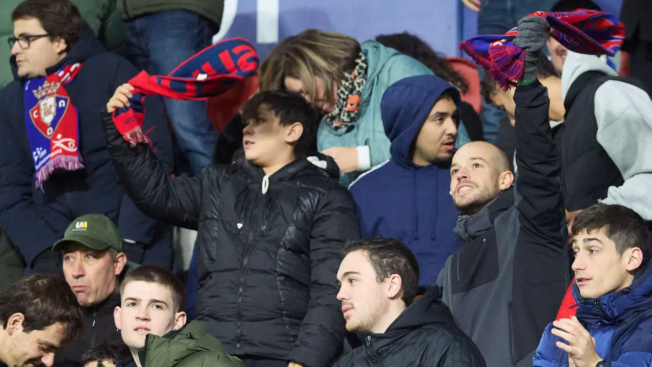 La grada del estadio de El Sadar durante el partido de La Liga EA Sports entre CA Osasuna y Real Sociedad disputado en Pamplona. IÑIGO ALZUGARAY