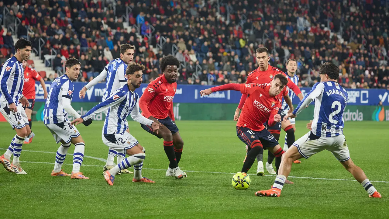 Partido de La Liga EA Sports entre CA Osasuna y Real Sociedad disputado en el estadio de El Sadar en Pamplona. IÑIGO ALZUGARAY