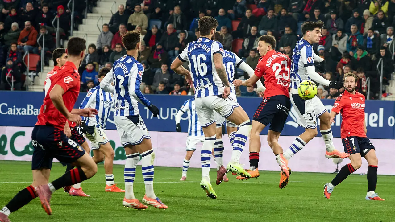 Partido de La Liga EA Sports entre CA Osasuna y Real Sociedad disputado en el estadio de El Sadar en Pamplona. IÑIGO ALZUGARAY