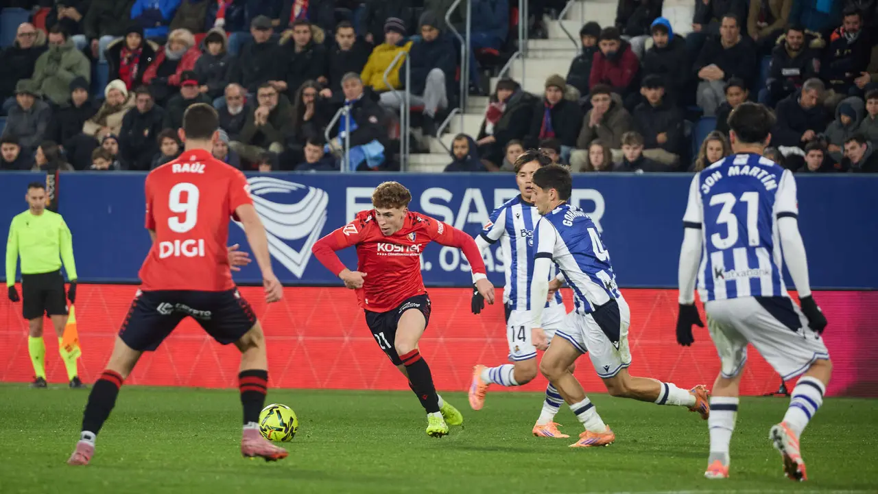 Partido de La Liga EA Sports entre CA Osasuna y Real Sociedad disputado en el estadio de El Sadar en Pamplona. IÑIGO ALZUGARAY