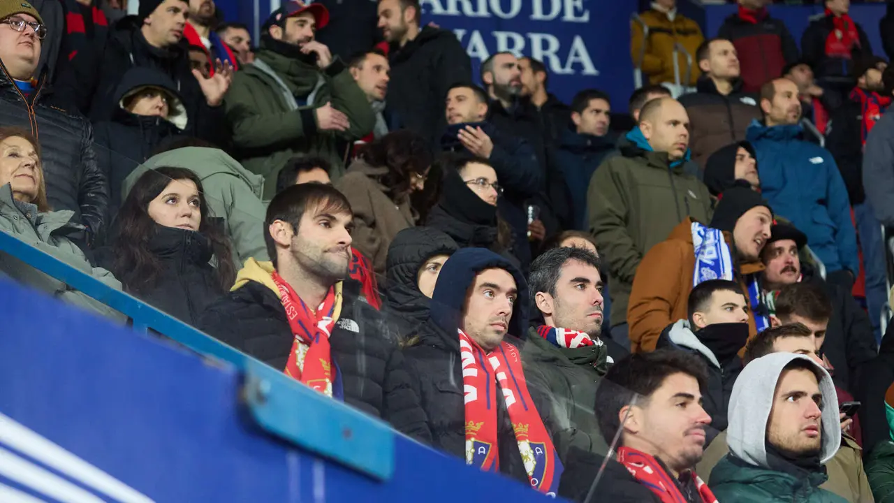 La grada del estadio de El Sadar durante el partido de La Liga EA Sports entre CA Osasuna y Real Sociedad disputado en Pamplona. IÑIGO ALZUGARAY