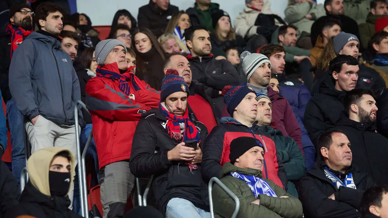 La grada del estadio de El Sadar durante el partido de La Liga EA Sports entre CA Osasuna y Real Sociedad disputado en Pamplona. IÑIGO ALZUGARAY