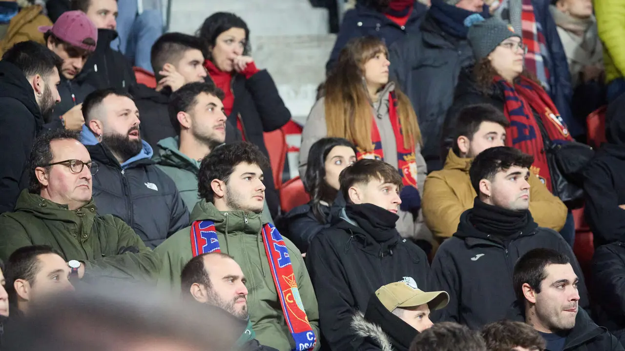 La grada del estadio de El Sadar durante el partido de La Liga EA Sports entre CA Osasuna y Real Sociedad disputado en Pamplona. IÑIGO ALZUGARAY