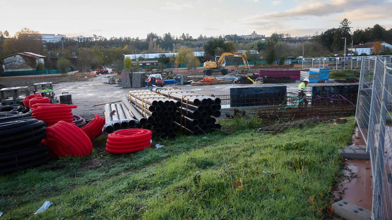 La Gerencia y la Comisión de Urbanismo del Ayuntamiento de Pamplona visitan las obras de la fase 3.1 del parque de Magdalena. IÑIGO ALZUGARAY