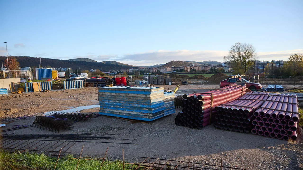 La Gerencia y la Comisión de Urbanismo del Ayuntamiento de Pamplona visitan las obras de la fase 3.1 del parque de Magdalena. IÑIGO ALZUGARAY